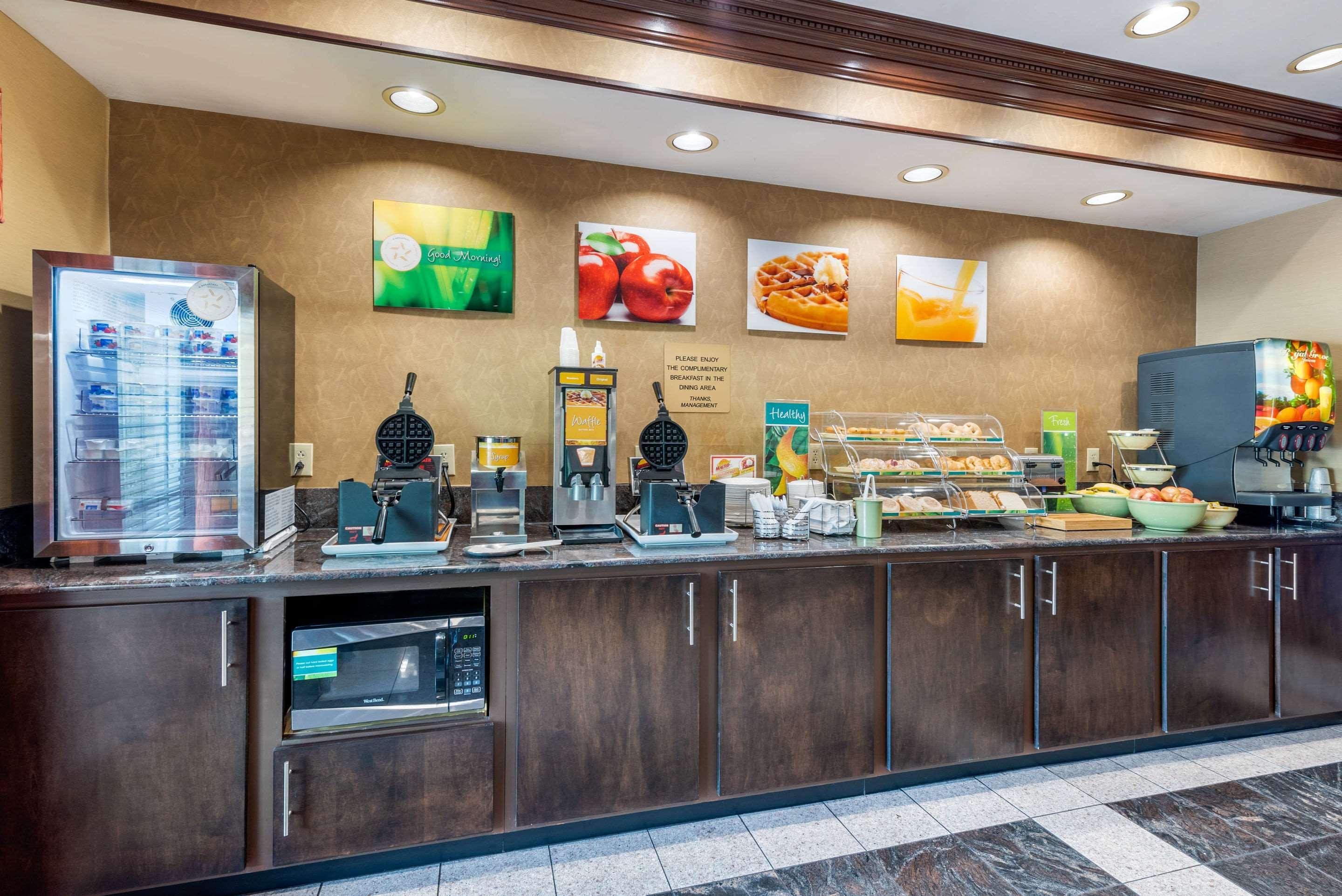 Comfort Inn & Suites Cincinnati Exterior foto