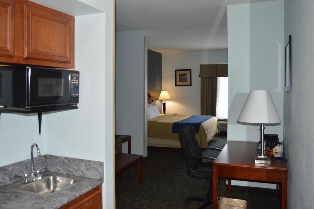 Comfort Inn & Suites Cincinnati Exterior foto